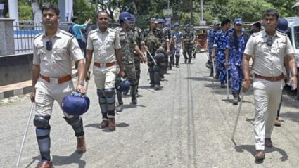  पंचायत चुनाव को लेकर बंगाल में जमकर बवाल; बमबारी से सब धुंआ-धुंआ,