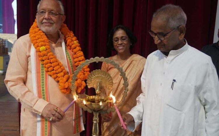  Finance Minister Shri Suresh Khanna honours CMS meritorious students