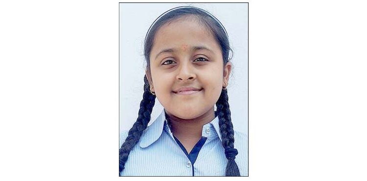  Stuti of CMS bags first prize in  drawing and painting competition