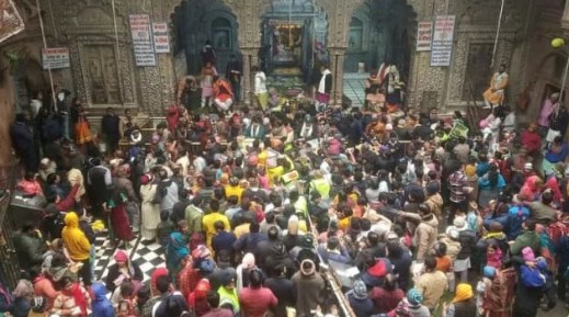  बांके बिहारी मंदिर में लागू होगी नई व्यवस्था, पर्ची सिस्टम से होंगे दर्शन, गेट पर लगाए जाएंगे मल्टीपल स्कैनर